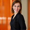 Photo de Léa Dubois, responsable événementiel chez Croissantdor, souriante et professionnelle.
